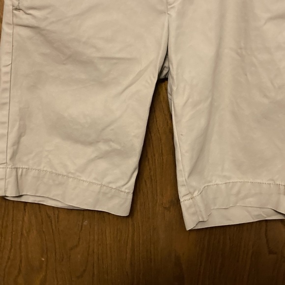 👚(bundle 4 items w/👚for $16)
. Bermuda shorts by GAP - Picture 6 of 11